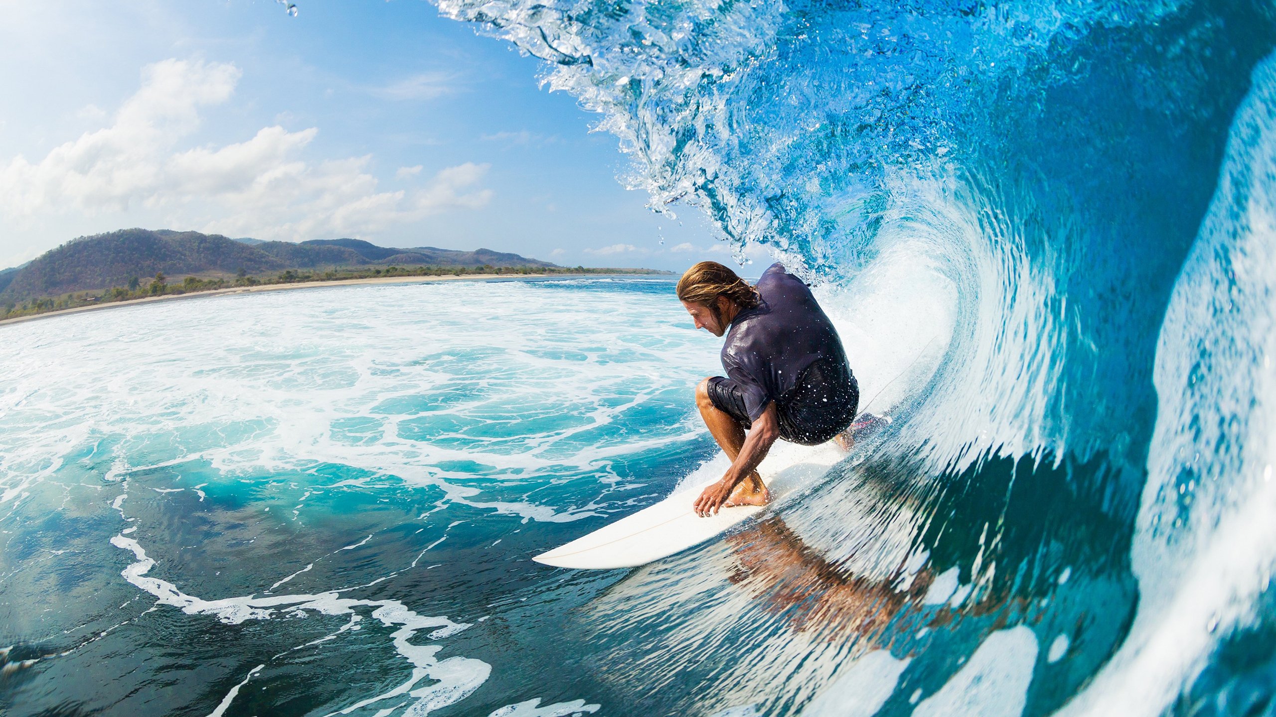 “激烈碰撞：赛场上的惊心瞬间”，场激烈的比赛