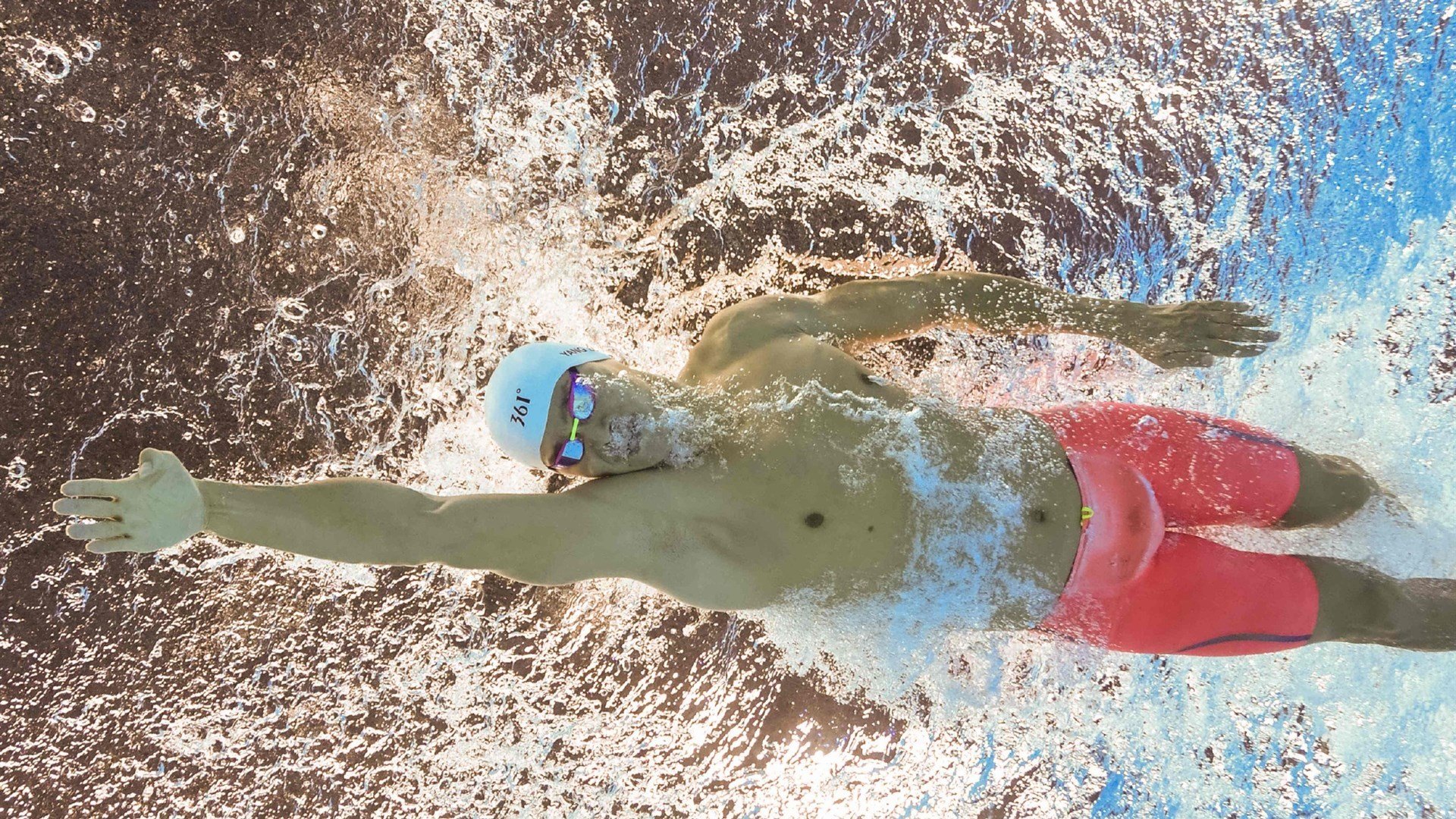 中国篮球运动员海外征战，展现本土实力，中国篮球运动员在国外打球的有